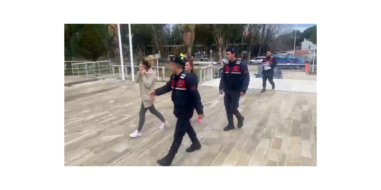 Foça’da bir eve giren hırsızlara jandarmadan suçüstü