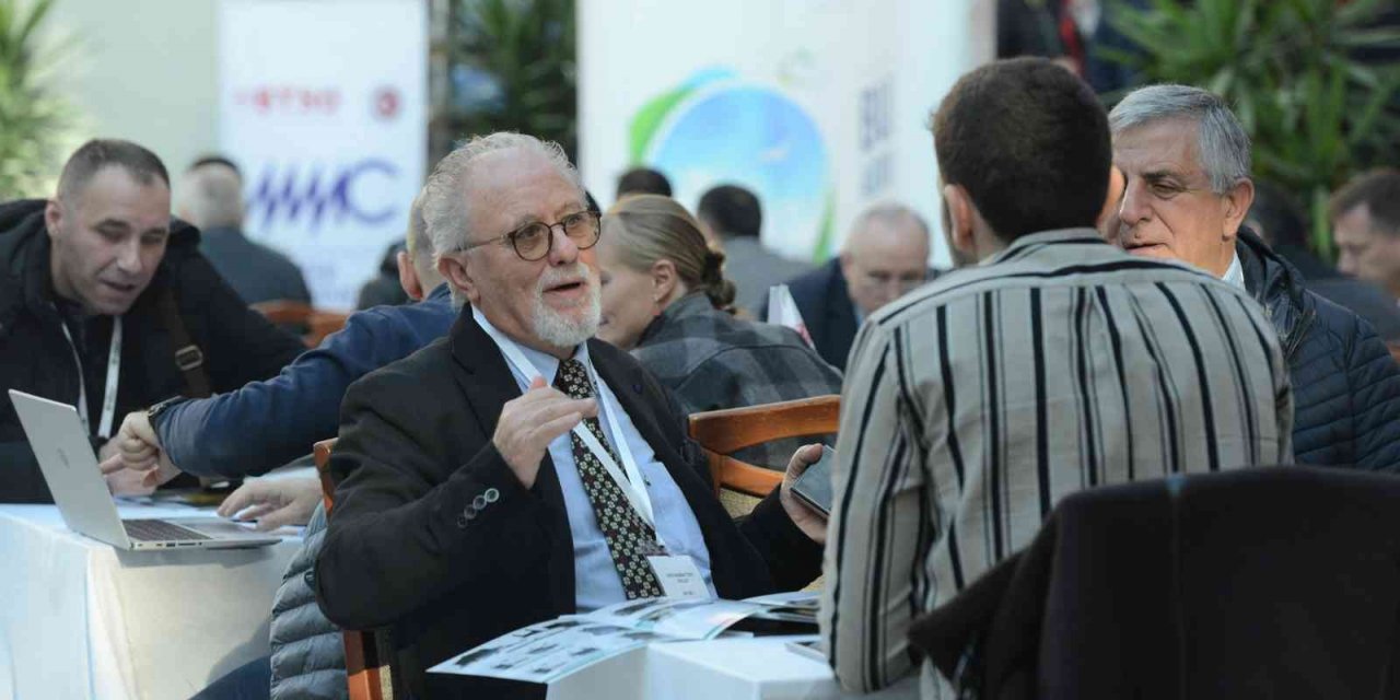 30 ülkeden 200’ü aşkın yabancı alıcı Bursalı makinecilerle buluştu