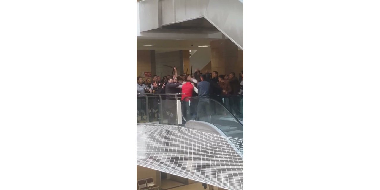 Adana Adliyesinde kavga: O anlar kamerada