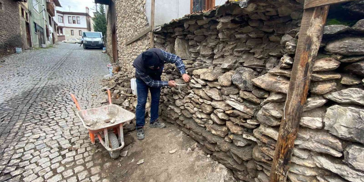 Tarihi ilçede çevre düzenlemesi çalışmaları sürüyor