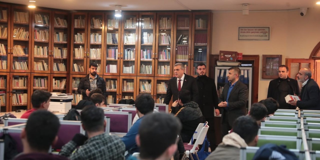 Sınavlara hazırlanan öğrencilere kitap