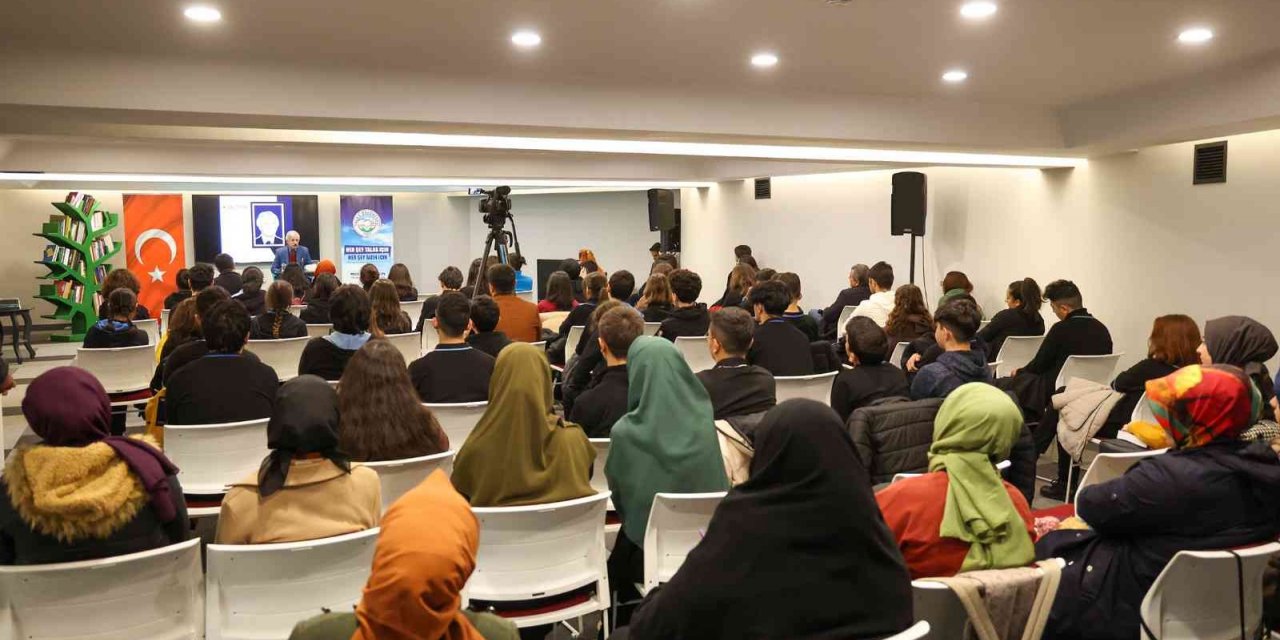 Talas; Dursun Gürlek ile ’Ayaklı Kütüphaneler’i Konuştu