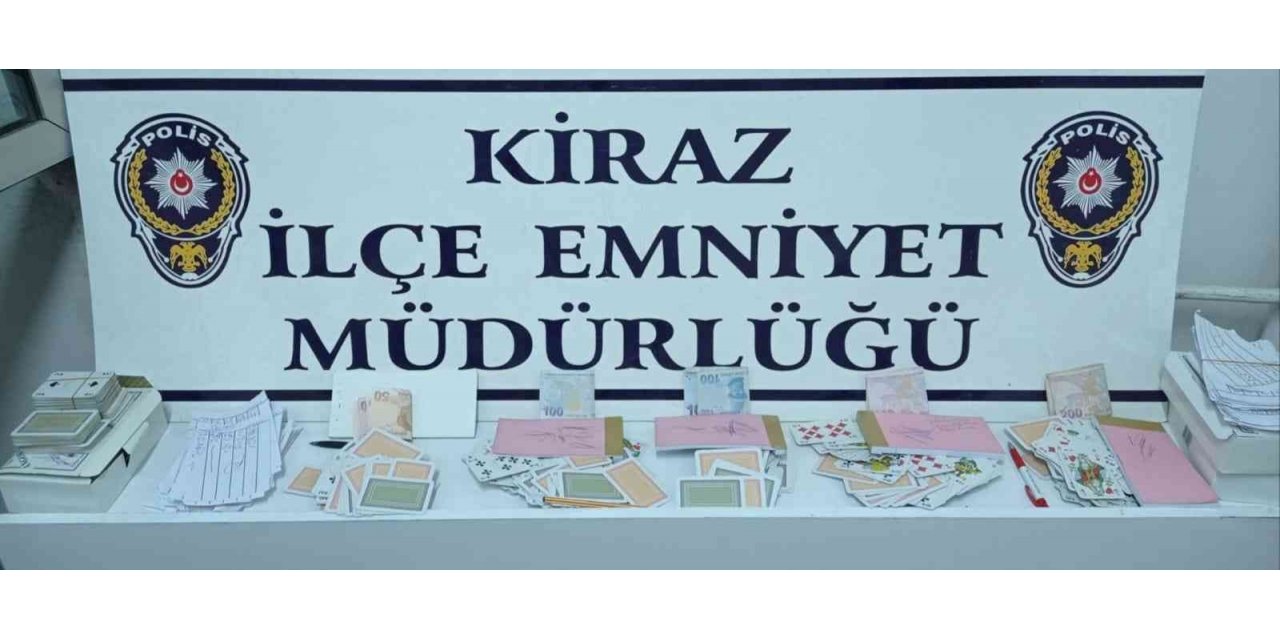 İzmir’de ’Okuma-Yazma Derneği’ne kumar baskını