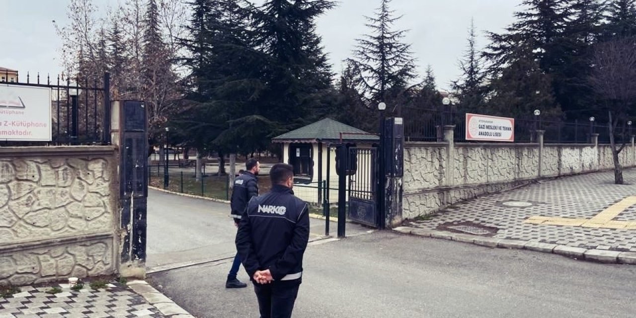 Polisten uyuşturucu ile mücadele denetimi