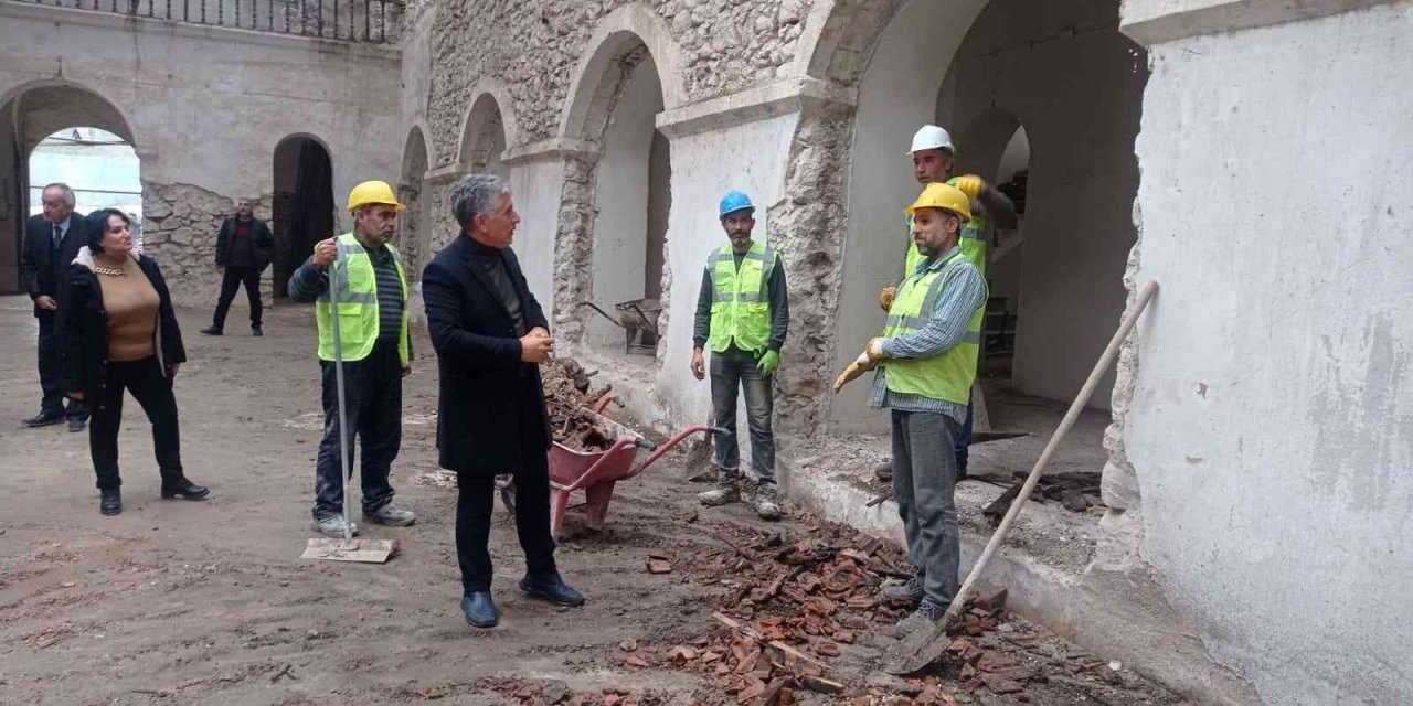 Yavuz: "Sarı okul, bilim sanat merkezi olarak hizmet verecek"