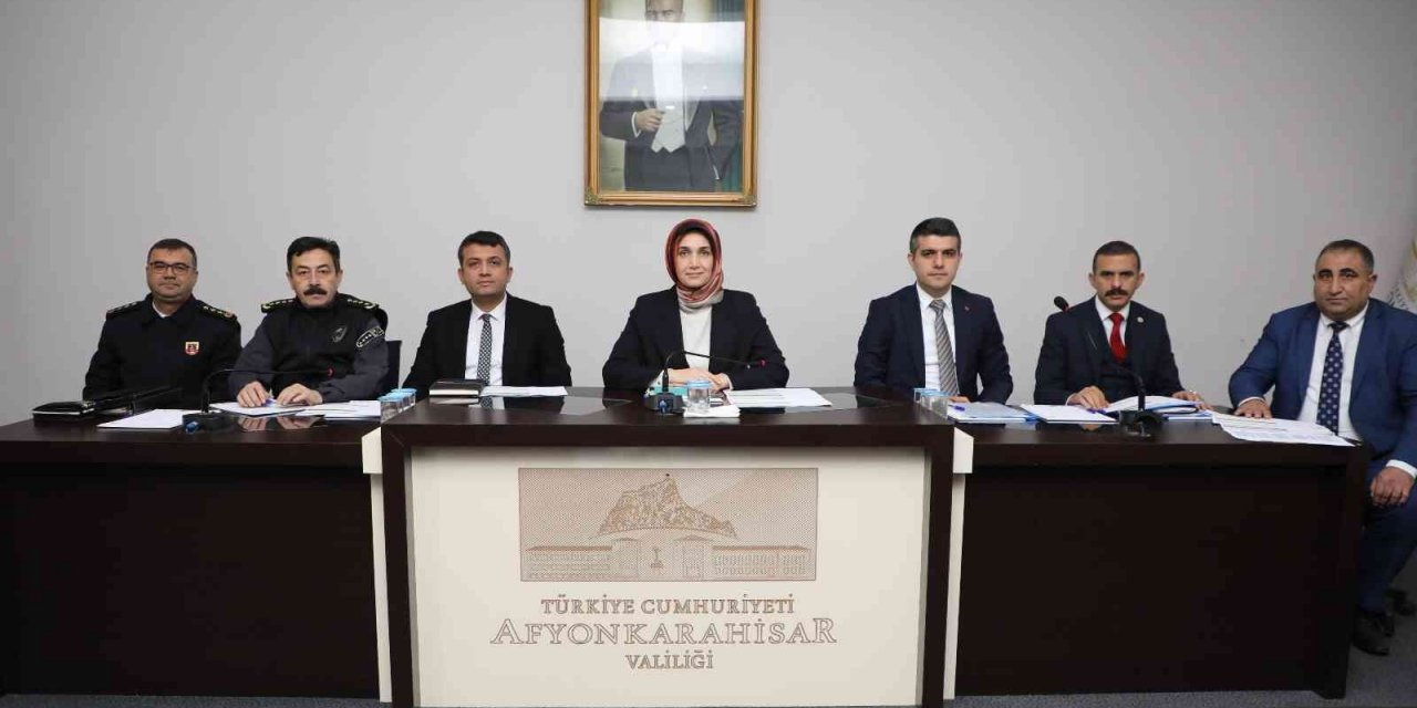 Vali Yiğitbaşı ilçelerde muhtarları dinledi