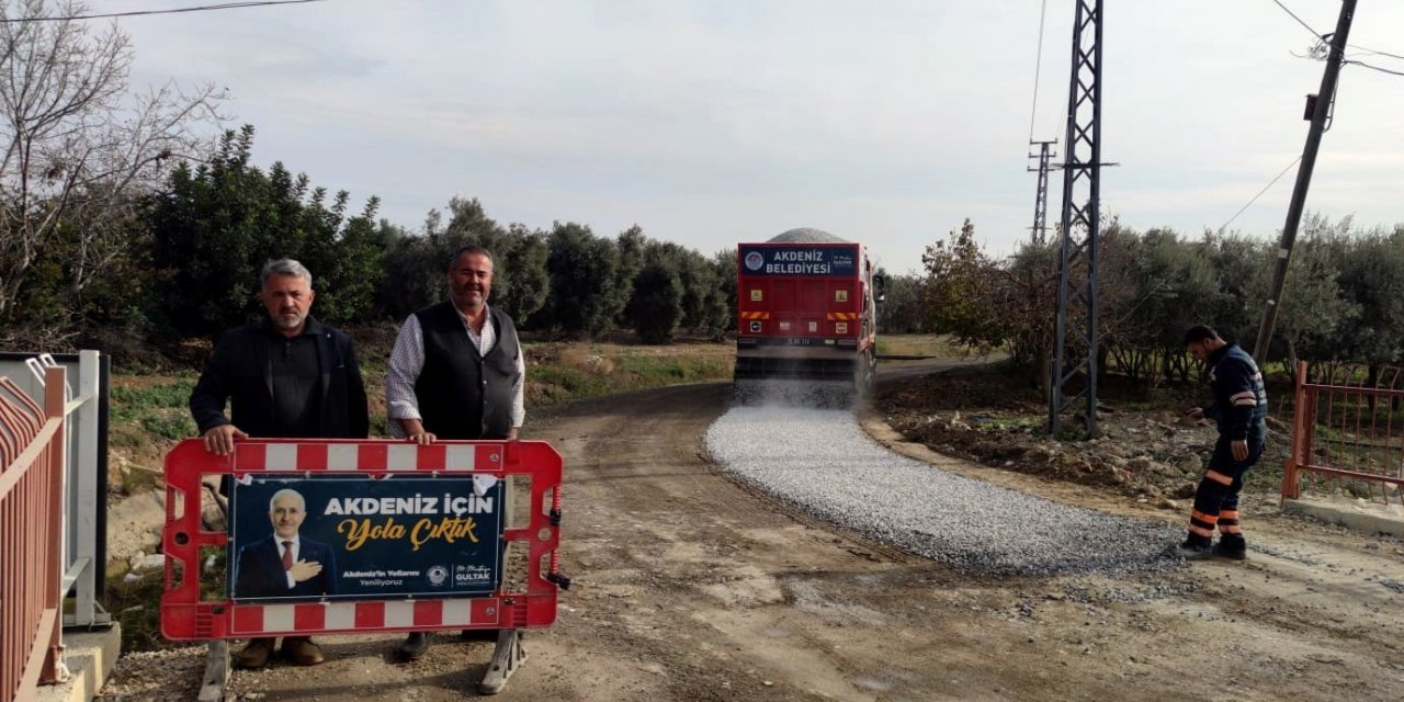 Akdeniz’de asfaltlama çalışmaları sürüyor