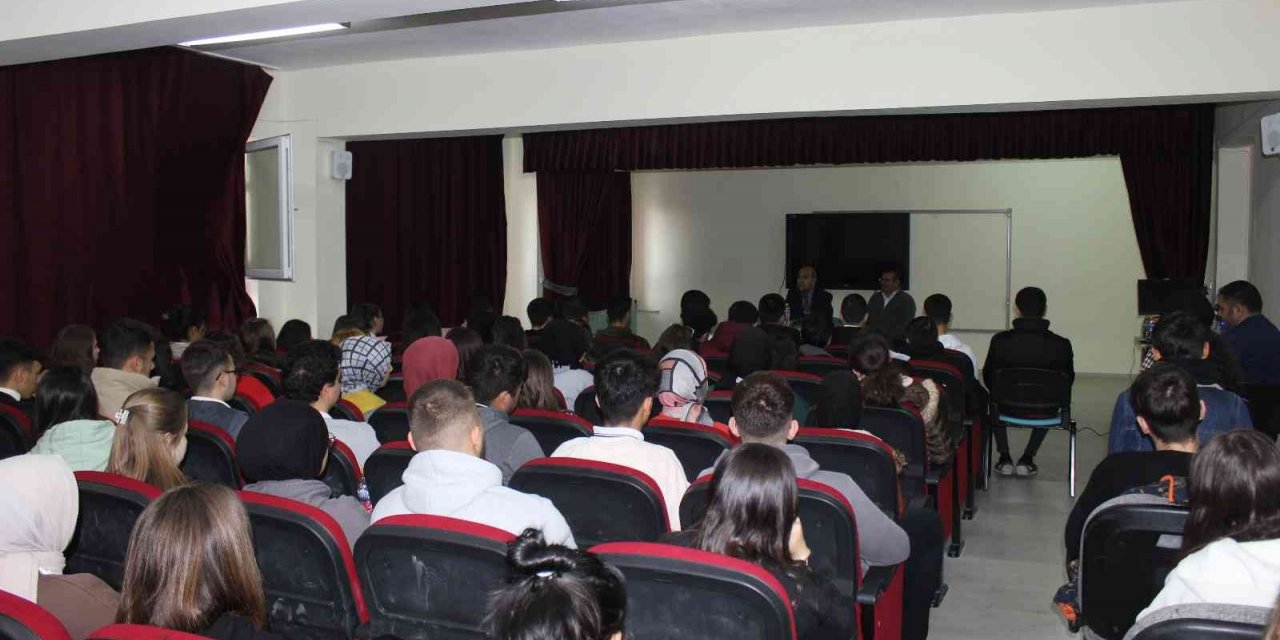 Kaymakam Ünal, Kariyer Günlerine katıldı