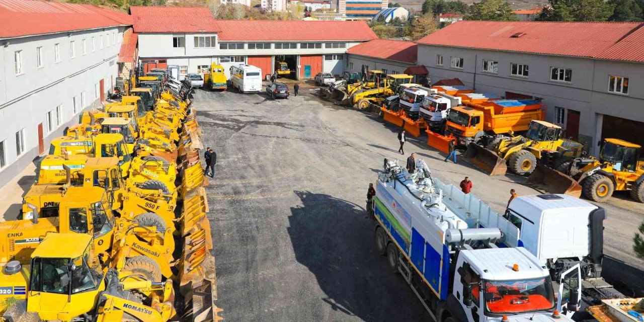 Bitlis Belediyesi 55 araç 80 personelle kışa hazır
