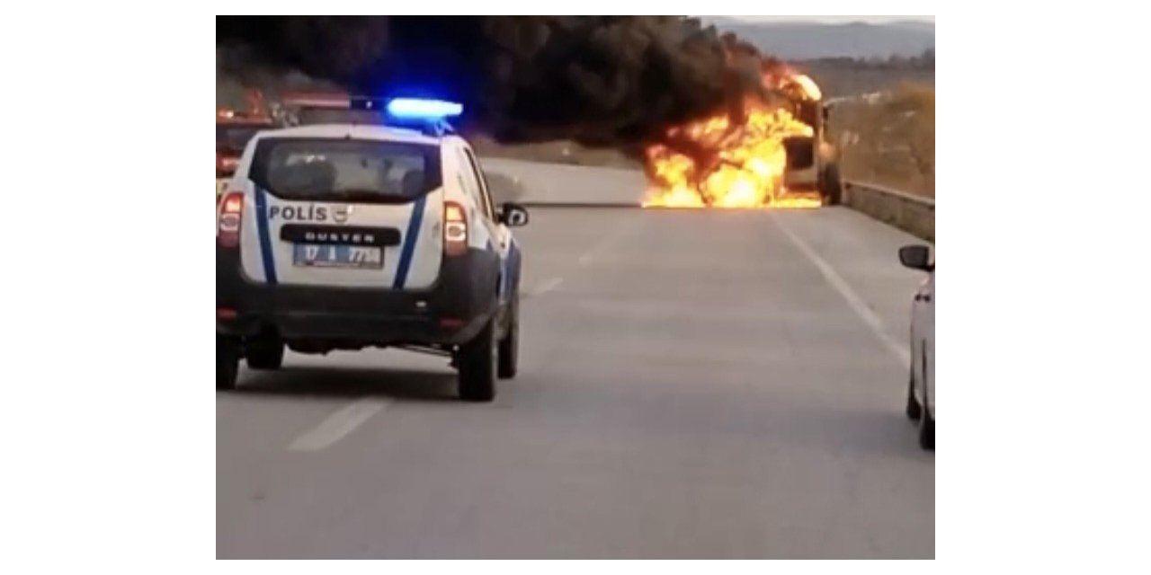Çanakkale’de seyir halindeki greyder alev alev yandı