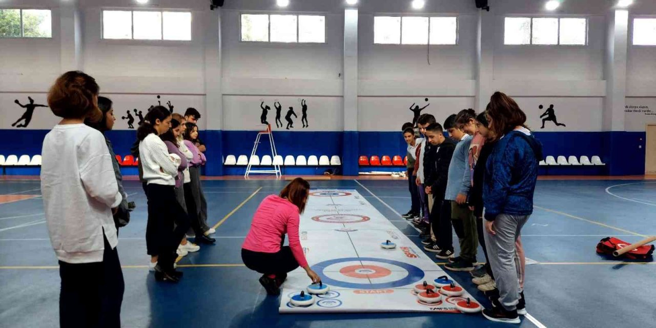 Gazipaşa’da öğrenciler Floor Curling sporuyla tanıştı