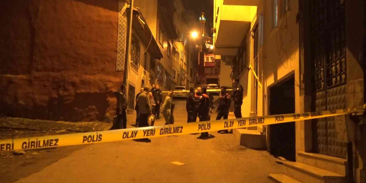 Evinde bıçaklanarak yaralanan genç hastanede hayatını kaybetti