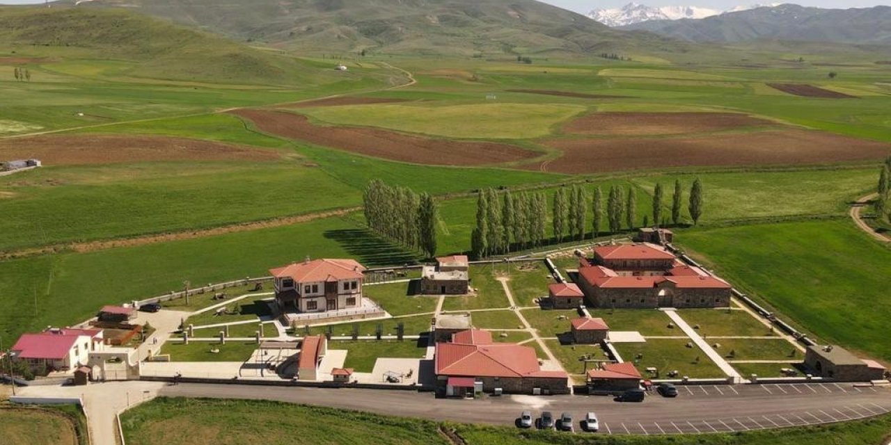 2022 yılı Kültür ve Turizm Bakanlığı Özel Ödülü Kenan Yavuz Etnografya Müzesine verildi