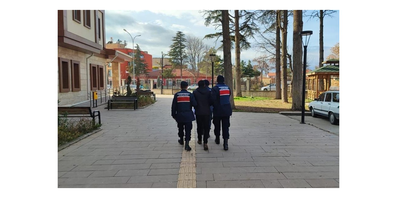 Alkollü araç kullanma suçundan aranan şahsı jandarma yakaladı