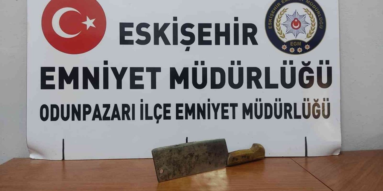 İnsanları tehdit ettiği satır ile yakalandı