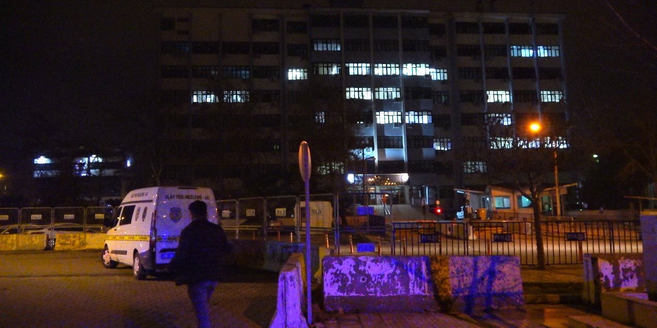 Emniyet müdürlüğünün önünden gelen silah sesi hareketli dakikalar yaşattı