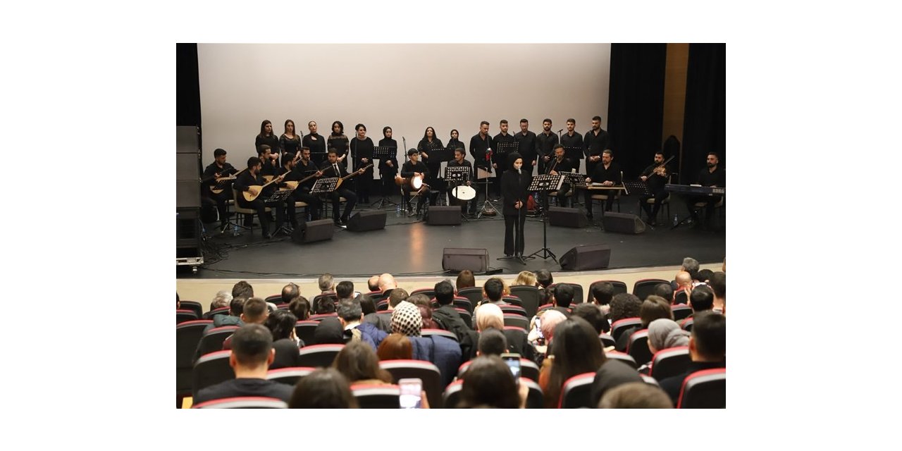 Üniversite öğrencilerinden konser