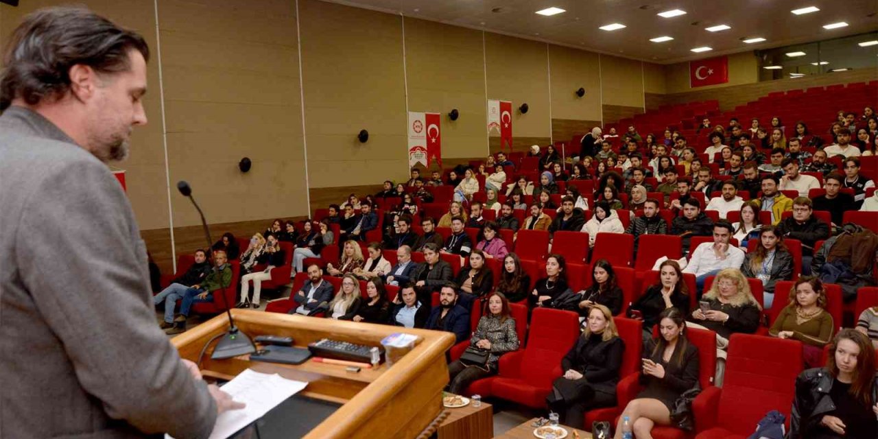 Ünlü tasarımcı Çak: "Kendinize inanın ve sevdiğiniz işi yapın"
