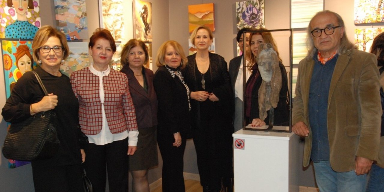 Patili dostlar yararına sergi