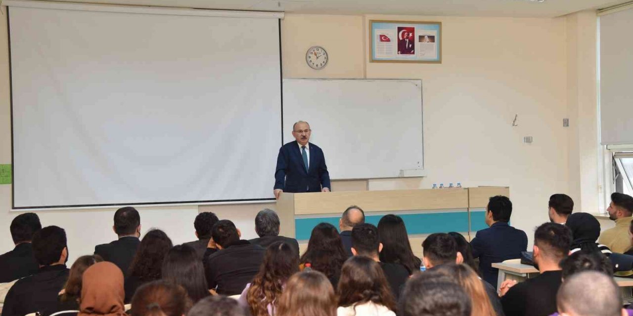 Vali Karadeniz deneyimlerini öğrencilerle paylaştı