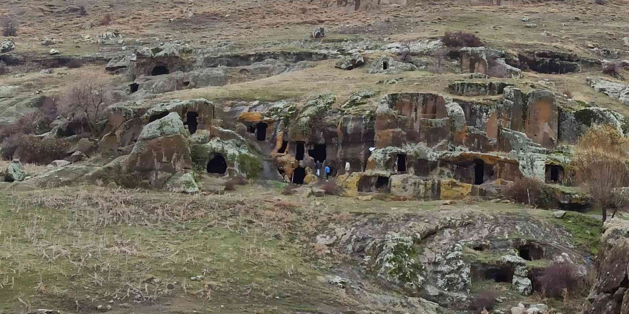 Bininler Kaya Evleri turizme açılmayı bekliyor