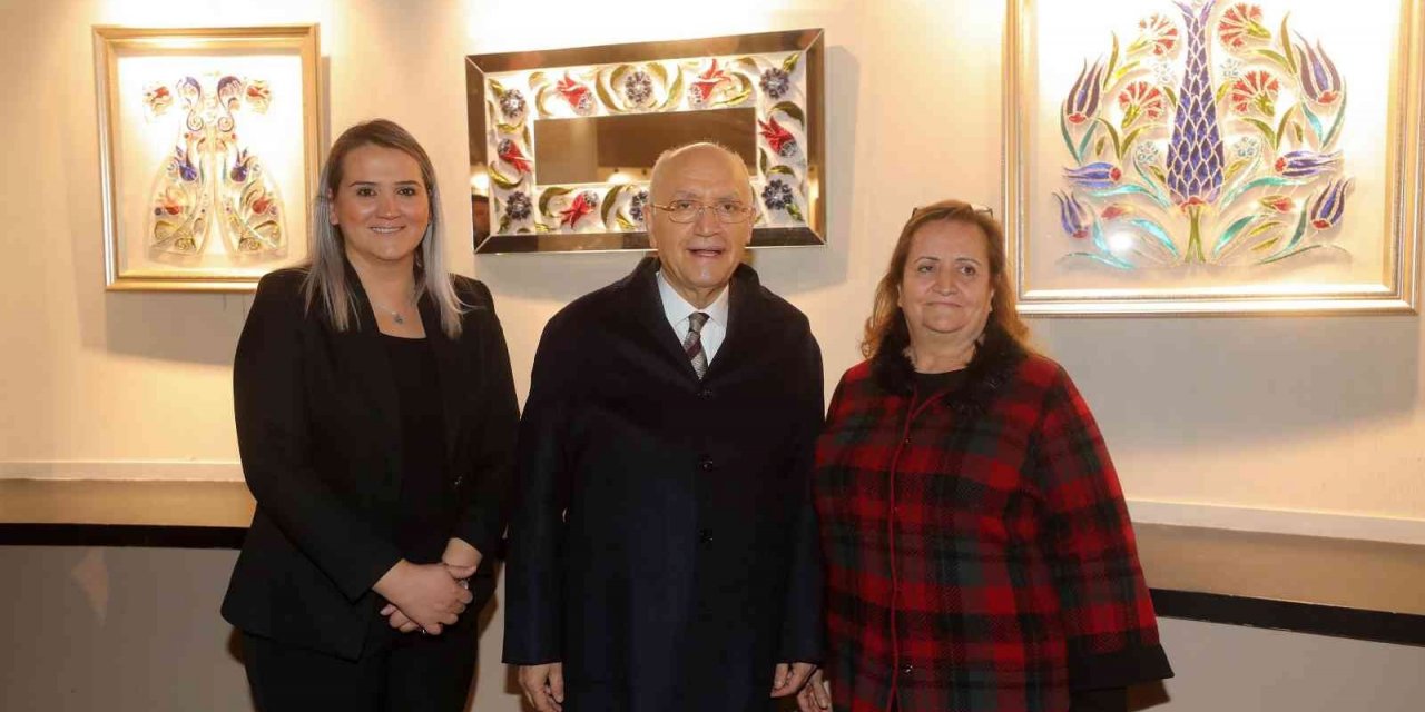 Çivilerle tellerin buluştuğu sergi göz kamaştırdı