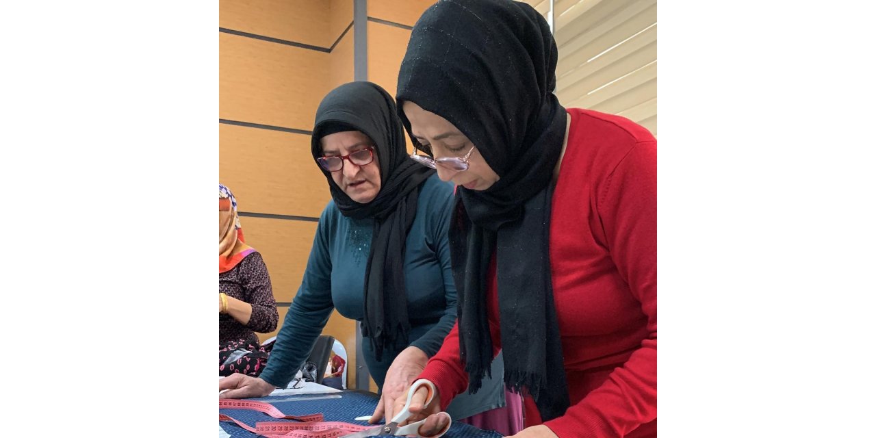 Elazığ’da kadınlar, ücretsiz dikiş-nakış kursu sayesinde meslek sahibi oluyor