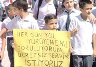 Veliler protesto yürüyüşü yaptı