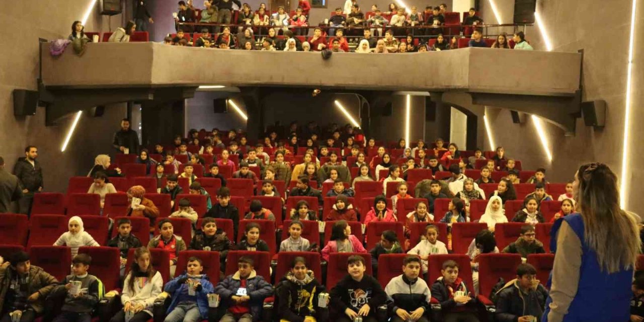 Çocuklar sinema keyfi yaşadı