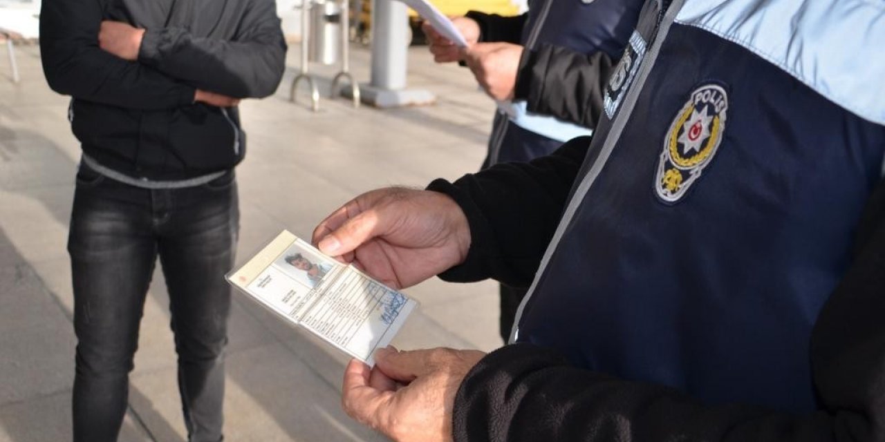 81 ildeki huzur operasyonunda 883 düzensiz göçmen yakalandı