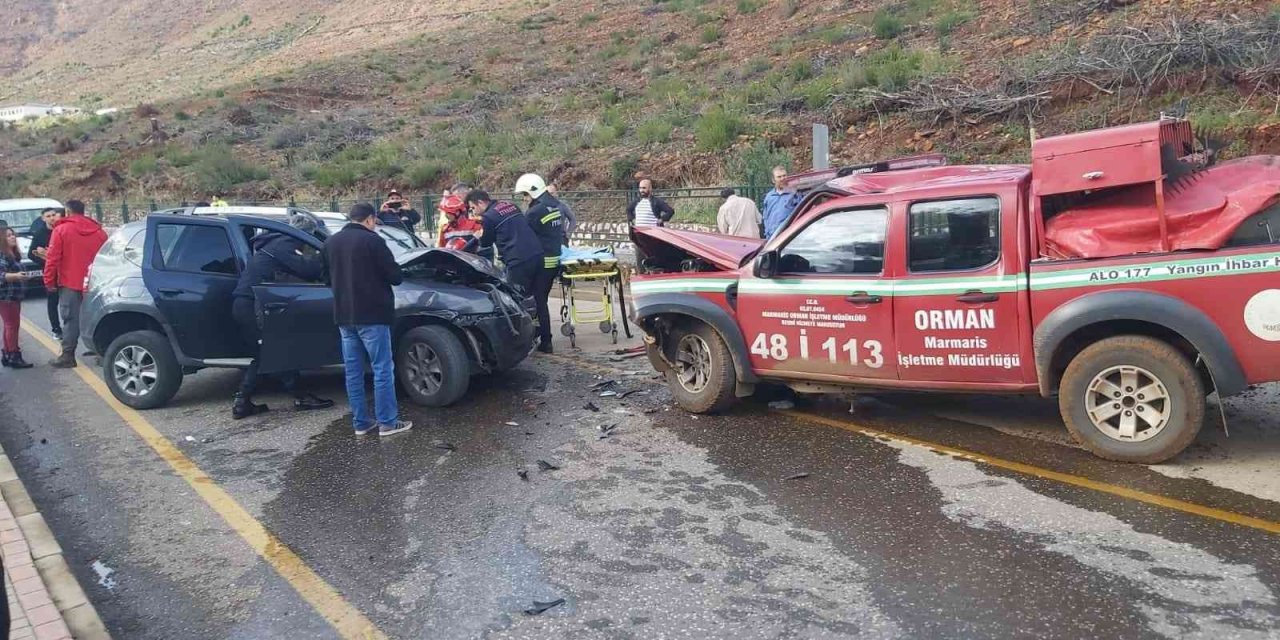 Orman aracı ile otomobil çarpıştı: 3 yaralı