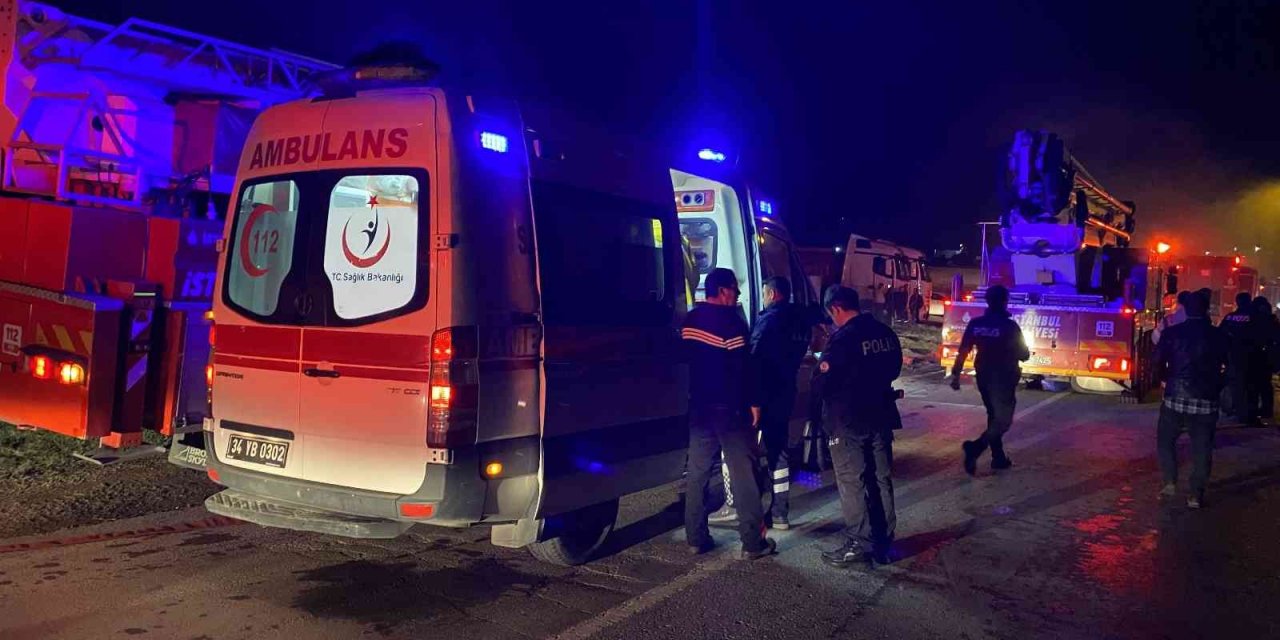 Tuzla’da plastik imalathanesinde korkutan yangın: 3 yaralı