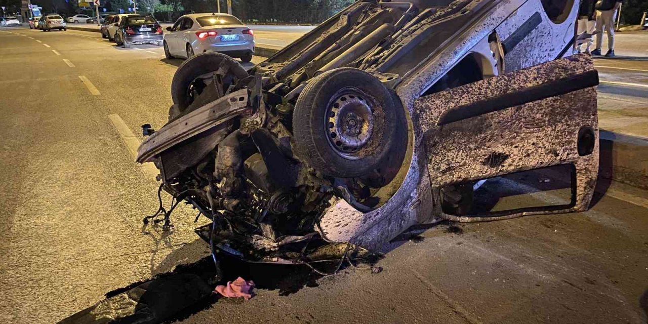 Ağaca çarpıp takla atan aracın sürücüsü olay yerinden kaçtı