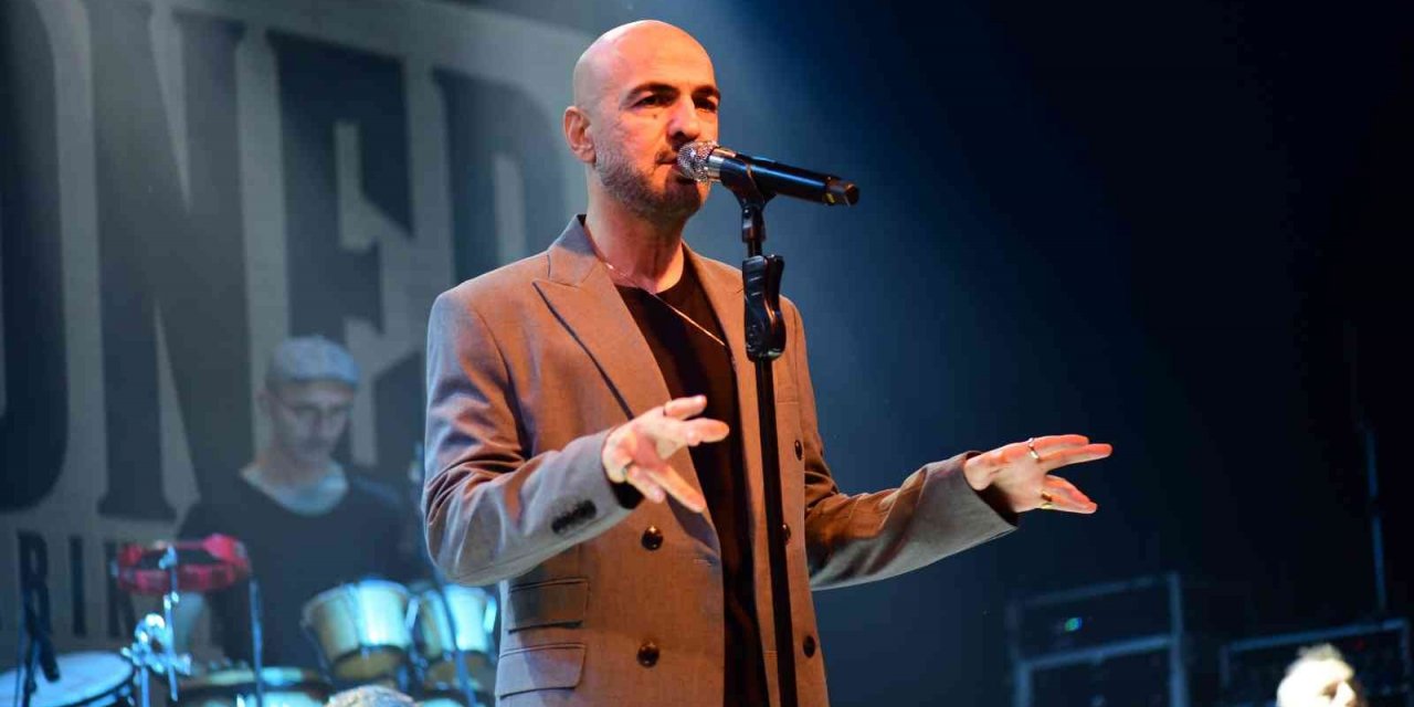 Soner Sarıkabadayı’nın Bursa’da sevenleriyle buluştu