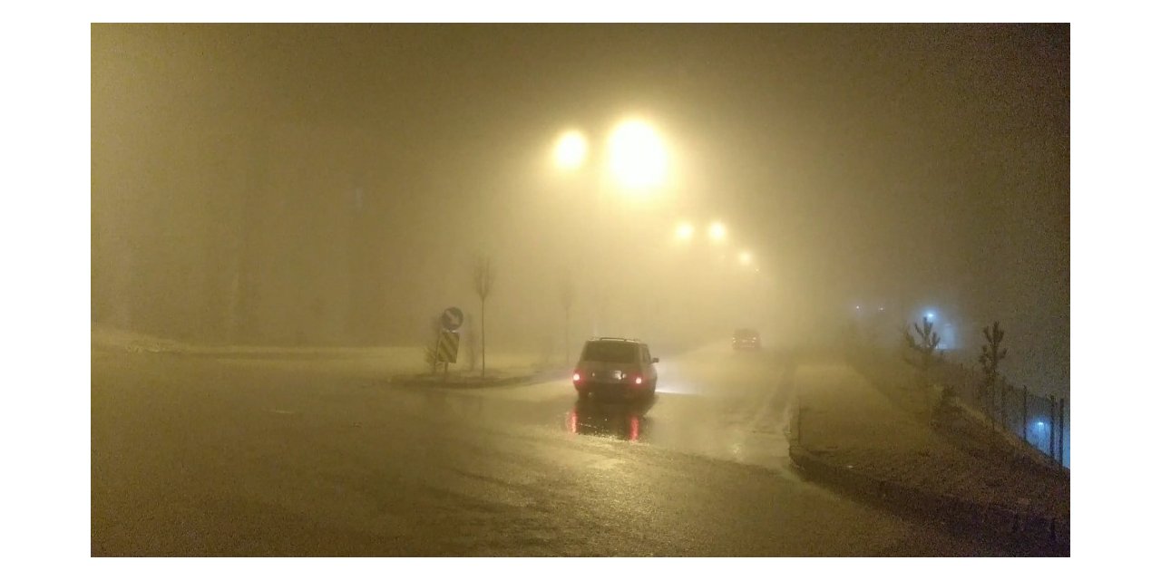Elazığ’da gece saatlerinde yoğun sis: Görüş mesafesi 10 metreye kadar düştü