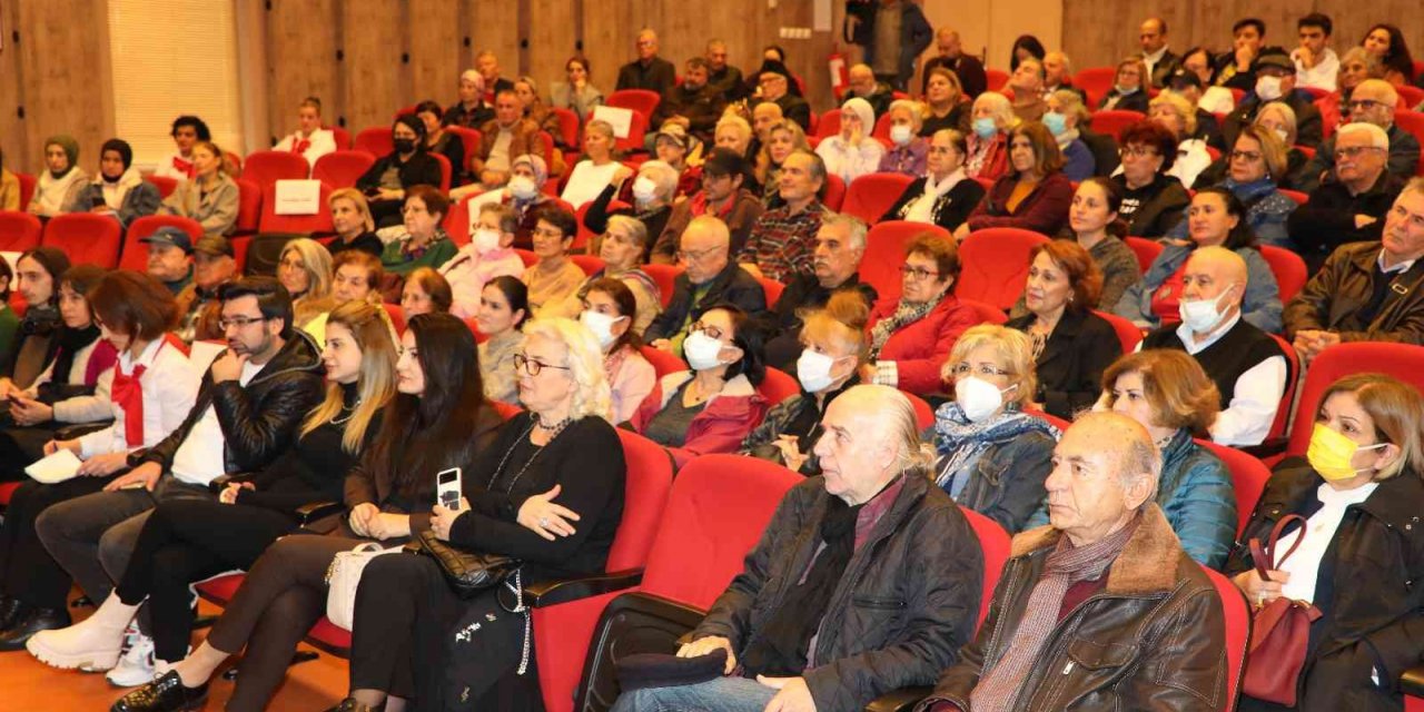 Aktif yaşlılardan yeni tiyatro gösterisi