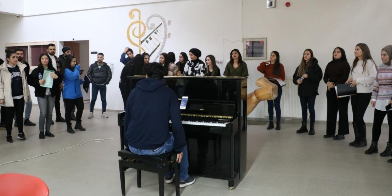 Kan bağışlayanlara piyano resitali