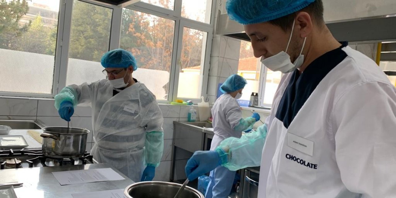 Telafi programını tamamlayan aşçılara ustalık belgesi