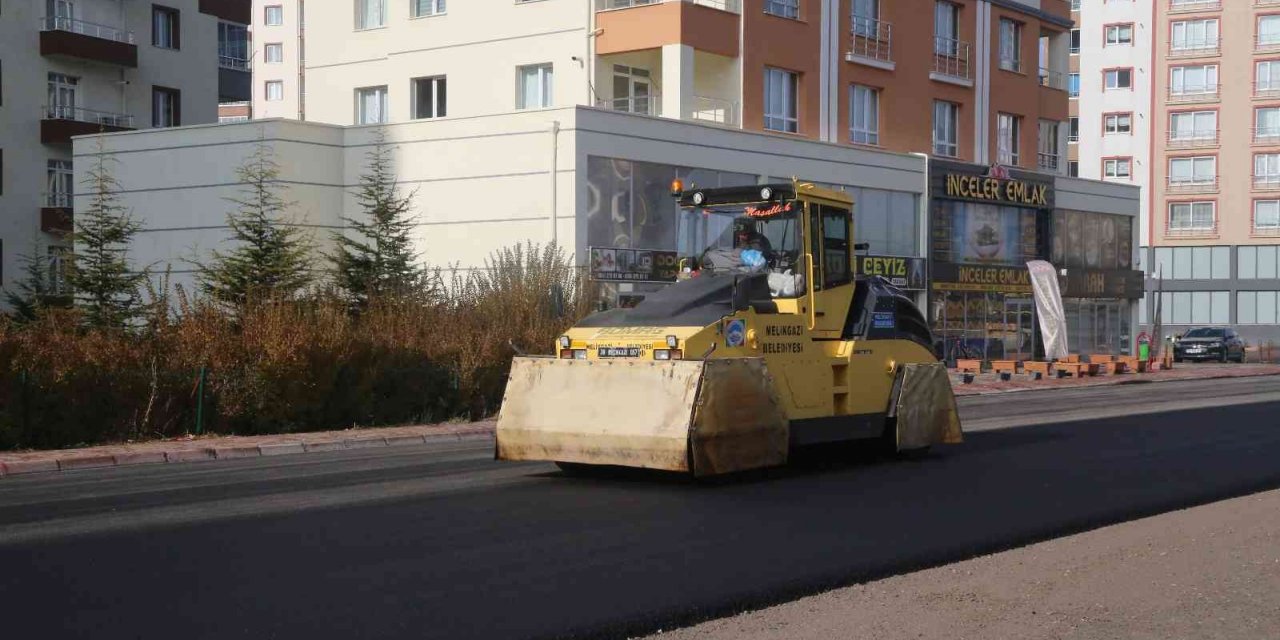 Melikgazi Belediyesi asfalt çalışmalarına hız kesmeden devam ediyor