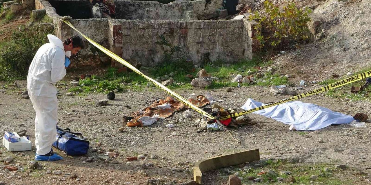 Antalya’da boş arazi içerisinde kadın cesedi bulundu