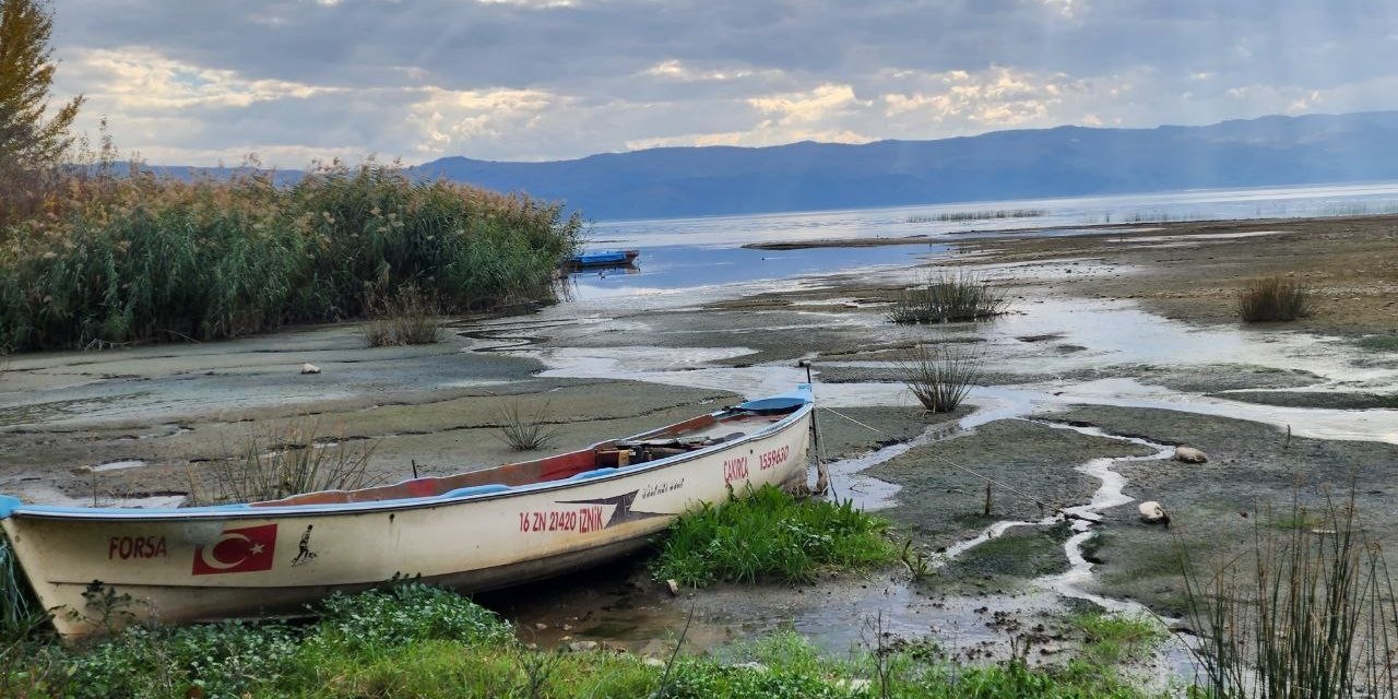 Tehlike çanları çalıyordu...DSİ İznik Gölü’nden su alınmasını kısıtladı