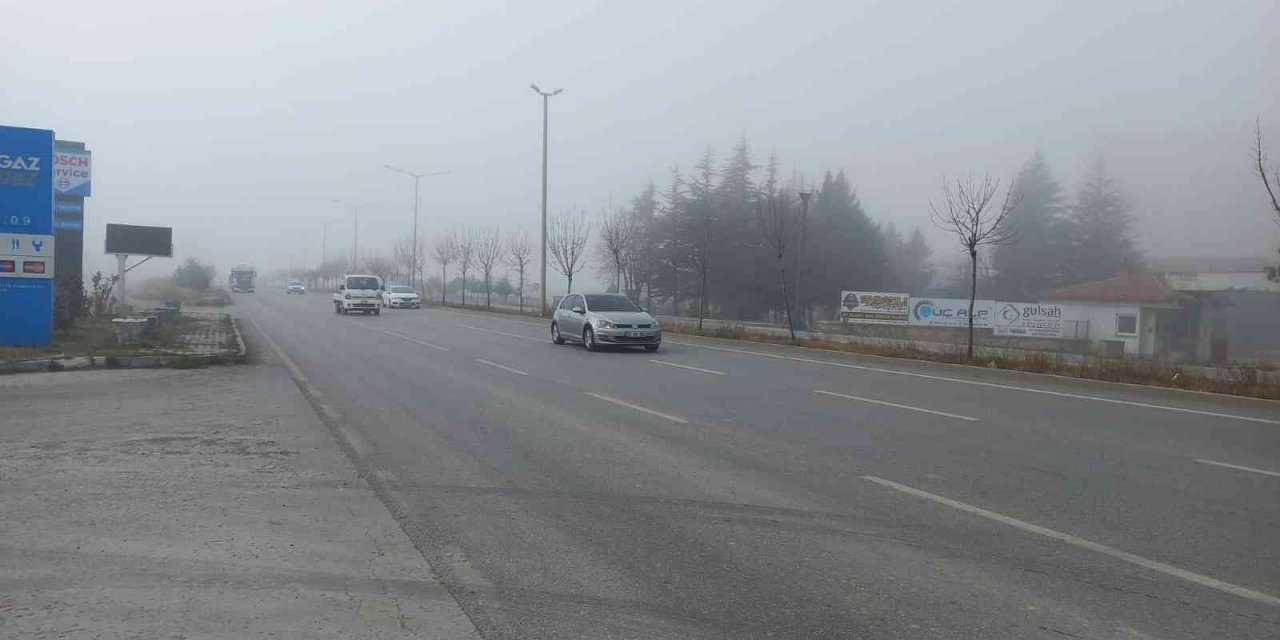 Afyonkarahisar sisli havaya uyandı