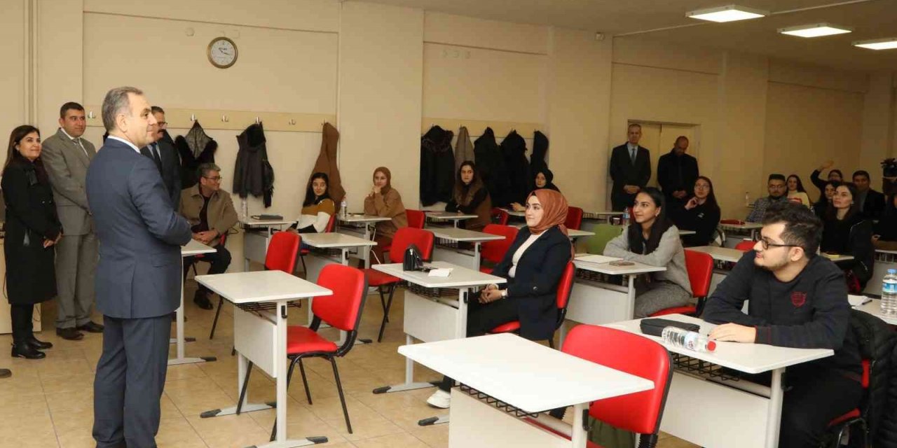 ERÜ Rektörü Altun, ERSEM’i ziyaret etti