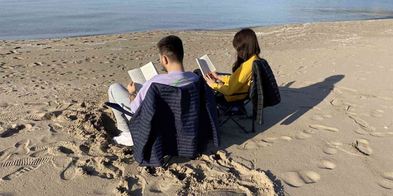 Vatandaşlar sıcak havanın keyfini sahillerde çıkardı