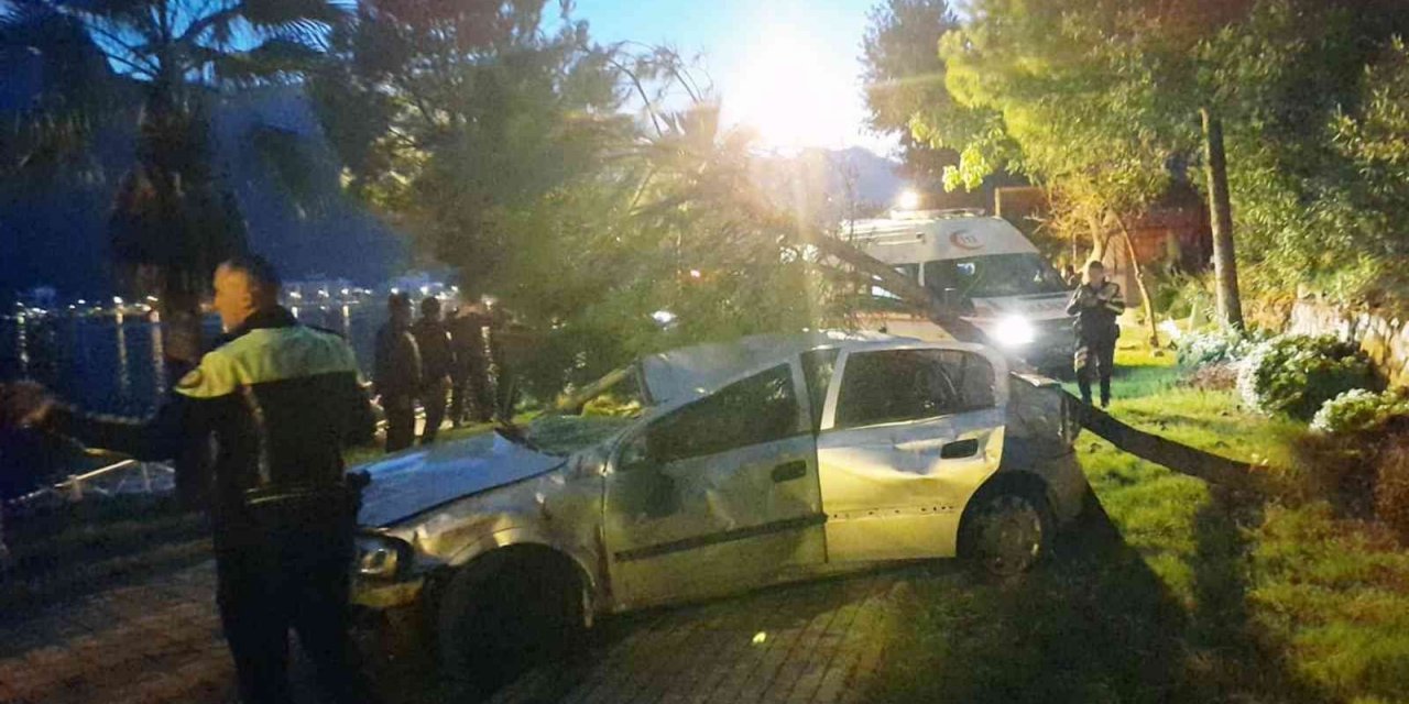 Marmaris’te araç seyir tepesinden sahile uçtu