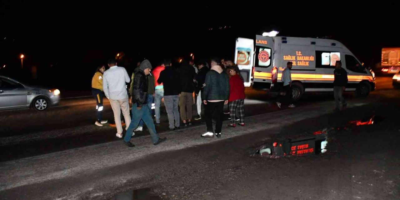 Hatay’da kayganlaşan yolda elektrikli bisiklet devrildi: 2 yaralı