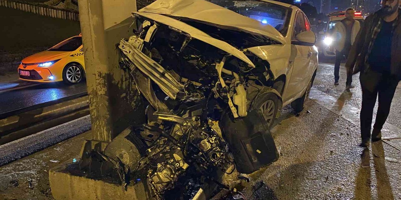 Tem’de kontrolden çıkan araç orta refüje çarptı: 1 yaralı