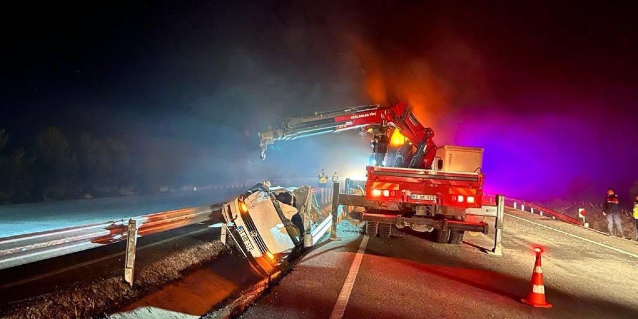 Takla atıp hurdaya dönen otomobilde anne ve çocuğu yaralandı