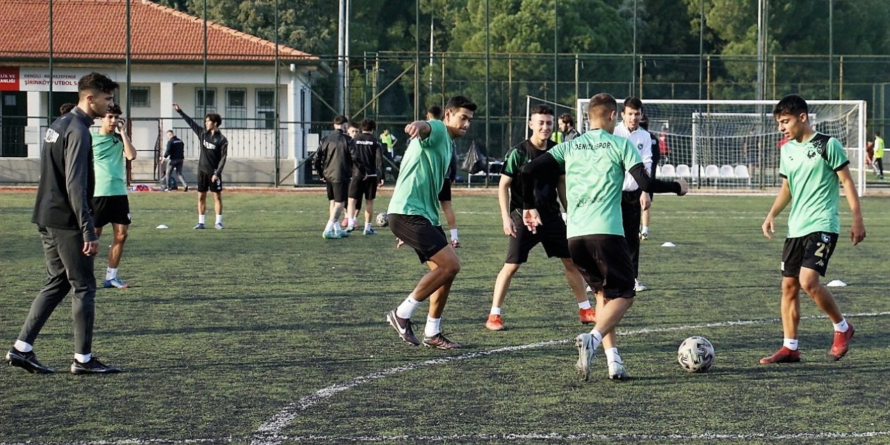 Denizlispor U19 Takımı, ilk yarıda zirveye ortak oldu