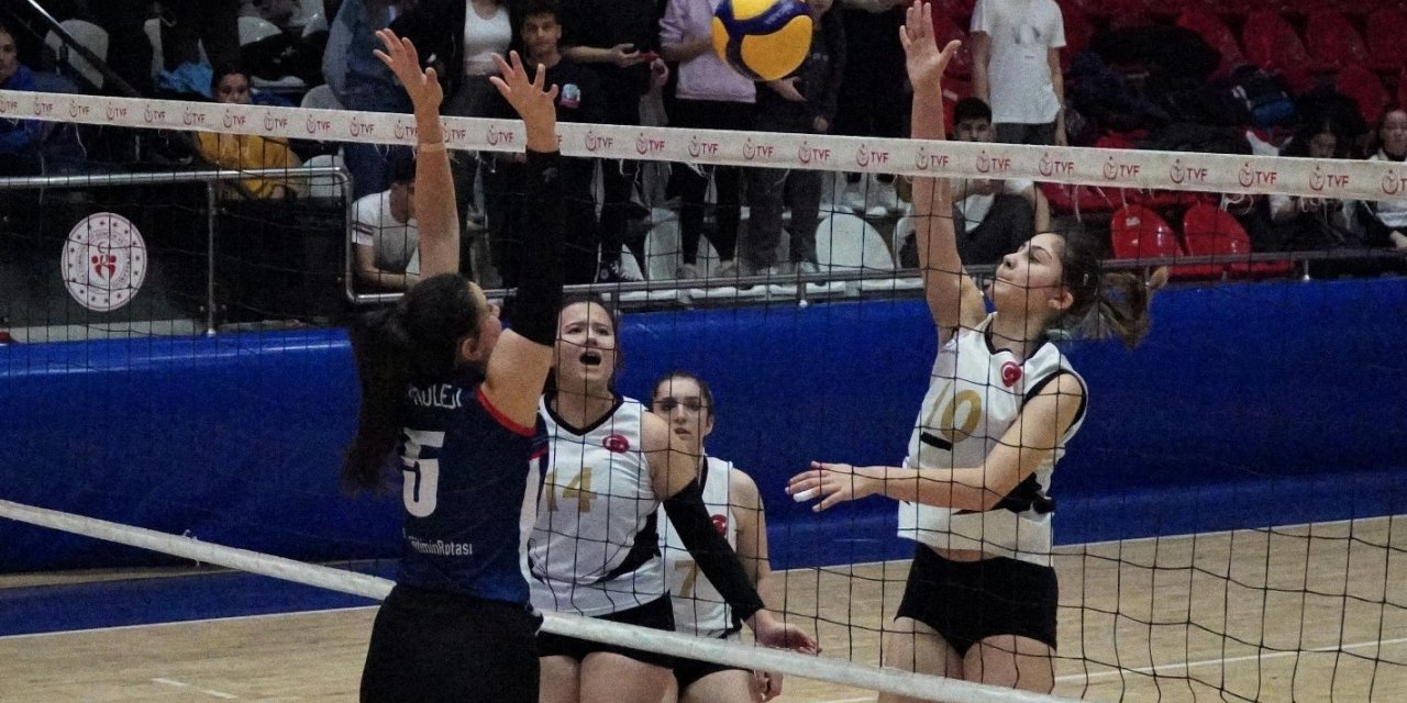 Manisa’da okul sporları gençler voleybol müsabakaları tamamlandı